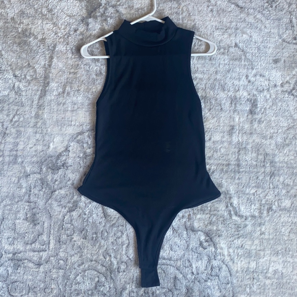 Pretty Little Thing/ high neck/ bodysuit